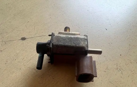 Mitsubishi Carisma Turbo solenoid valve K5T48271