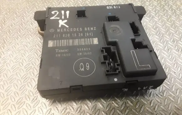 Mercedes-Benz E W211 Door control unit/module 2118201526 A2118201526