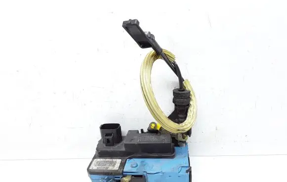 Volvo XC70 Front door lock 8650546