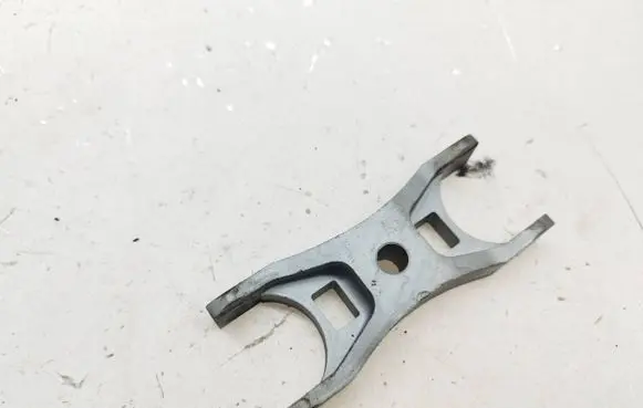 Volkswagen Golf VII Fuel Injector clamp holder 04L216 V200