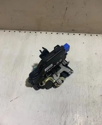 Skoda Octavia Mk2 (1Z) Front door lock 3D1837016