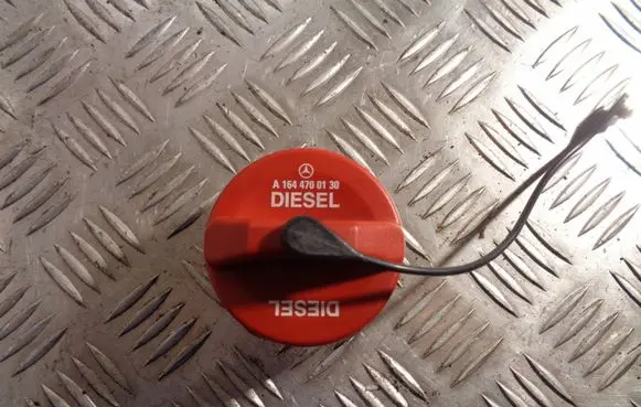 Mercedes-Benz ML W164 Fuel tank filler cap A1644700130