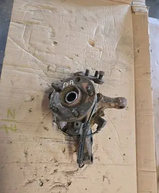 Toyota Corolla Verso AR10 Front wheel hub 