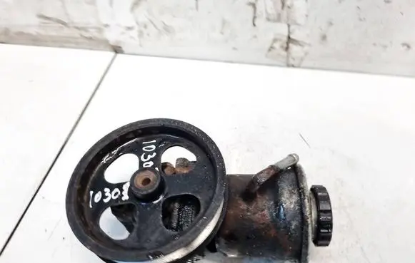 Toyota Corolla Verso AR10 Power steering pump
