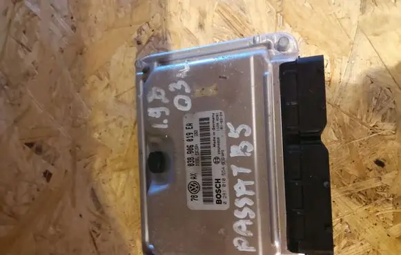 Volkswagen PASSAT B5.5 Engine control unit/module 038906019EA 0281010554