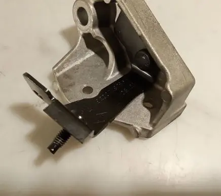 Renault Master III Webasto auxiliary heater mount bracket 8201136202 8200778283