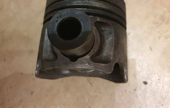 Volkswagen PASSAT B4 Piston 79V101 A031 MAHLE