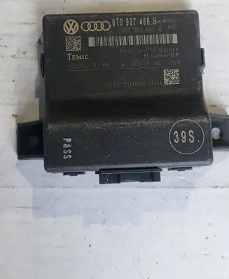 Volkswagen PASSAT B7 Gateway control module 8T0907468H