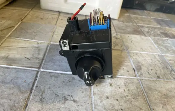 Mercedes-Benz Vaneo W414 Light switch 1685450104