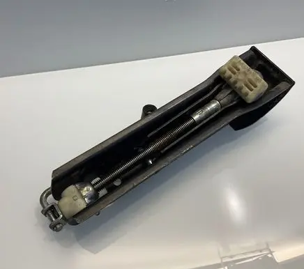Mercedes-Benz CLS C219 Lift Jack A2115830215 2115830215