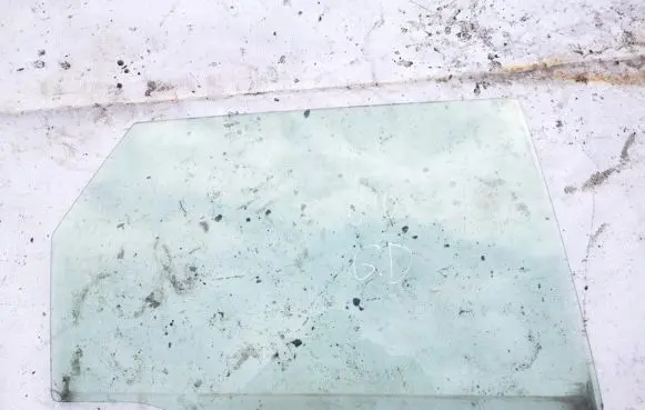 Toyota Verso-S Rear door window glass