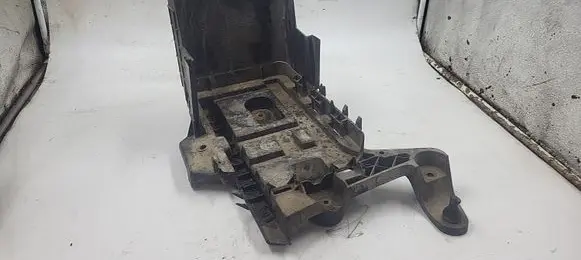 Volkswagen PASSAT B6 Battery box tray 1K0915333C