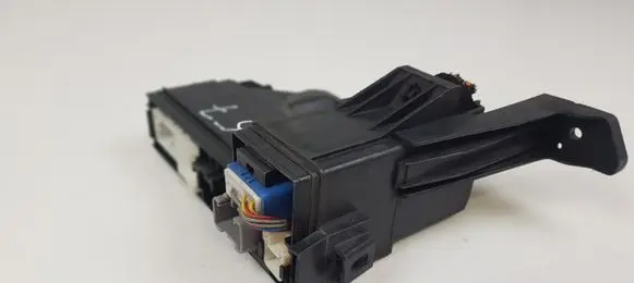 Lexus IS 220D-250-350 Fuse module
