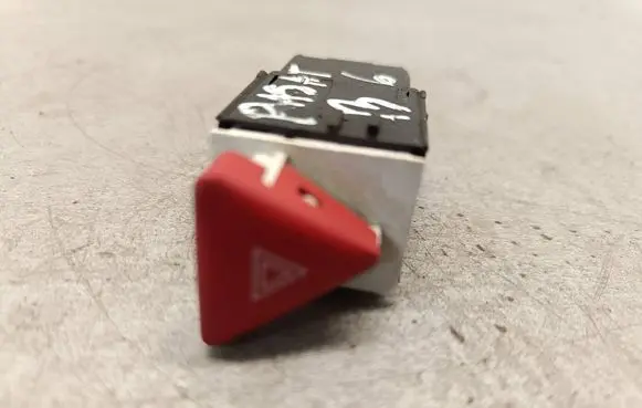 Volkswagen PASSAT B6 Hazard light switch 3C0953509A
