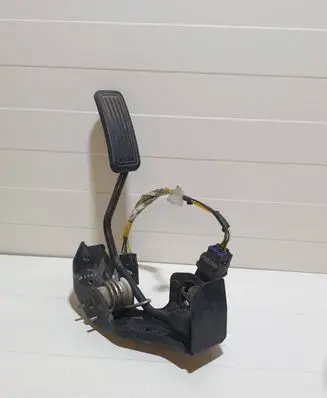 Toyota Avensis T250 Accelerator throttle pedal 8928152021 1983003041 02H02