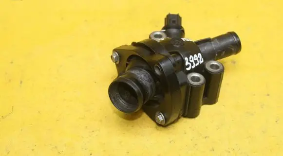 Ford Focus Thermostat housing 
