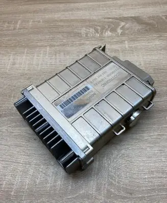 Volkswagen Golf III Engine control unit/module ECU 893907383B 0285007061