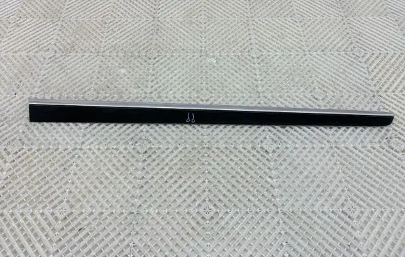 Mercedes-Benz GL X164 Front door trim (molding) A1646905262