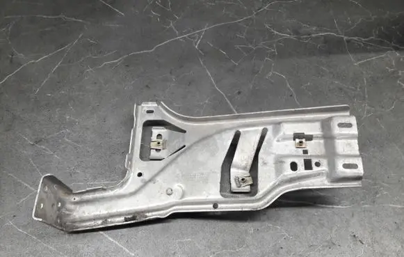 Audi A4 S4 B5 8D Radiator mount bracket 8D1857320A