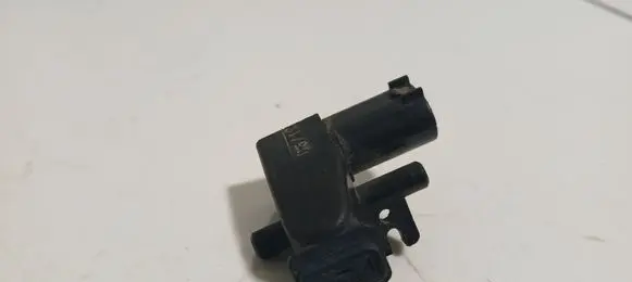 Volkswagen PASSAT B7 Windshield washer spray nozzle 