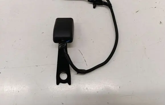 Toyota Yaris XP210 Front seatbelt buckle