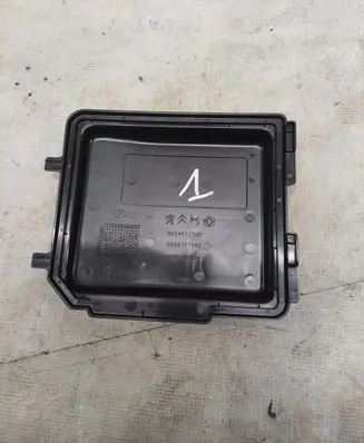 Opel Corsa F Fuse box cover 9824510780