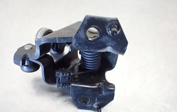 Citroen Berlingo Sliding door lower roller guide/hinge 