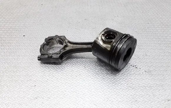 Toyota Corolla Verso E121 Piston with connecting rod
