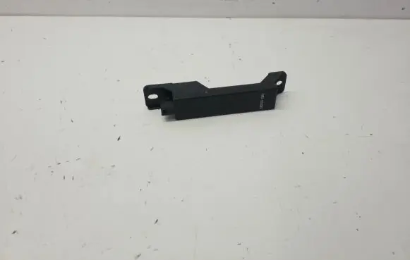 Chrysler Town & Country V Aerial antenna amplifier 68072019AA 33380601