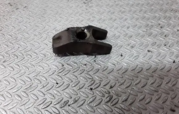 Audi A6 S6 C4 4A Fuel Injector clamp holder