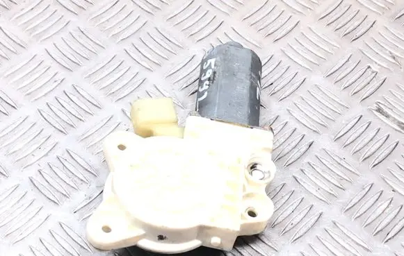 Mercedes-Benz E W211 Front door window regulator motor 0130821971