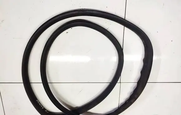 Volvo S40 Rubber seal rear door 