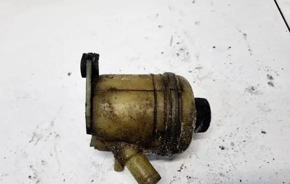 Mazda 626 Power steering fluid tank/reservoir 