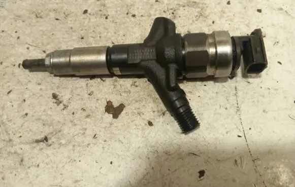 Subaru Forester SH Fuel injector 16613aa020