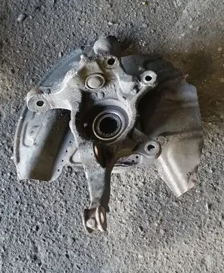 Rear wheel hub spindle/knuckle
