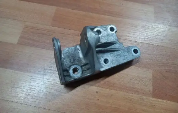 Peugeot 508 Engine mounting bracket 9672677680 86945E01 1839j8