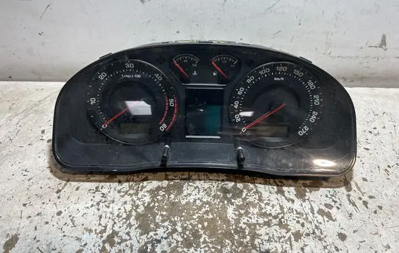 Skoda Superb B5 (3U) Speedometer (instrument cluster) 81071428
