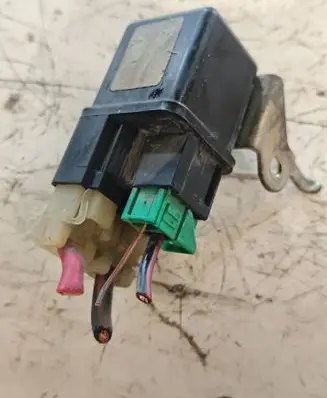 Nissan X-Trail T30 Glow plug pre-heat relay J1DEC0