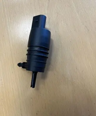 BMW 5 E39 Windscreen/windshield washer pump 67128377612