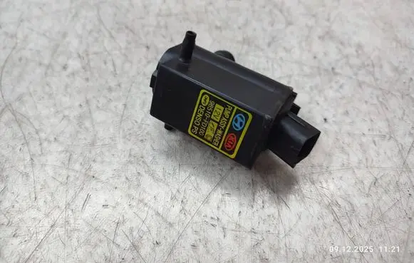 Hyundai Santa Fe Windscreen/windshield washer pump 98510FD100