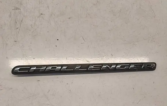 Dodge Challenger Manufacturers badge/model letters 68290807AB 68214652AA