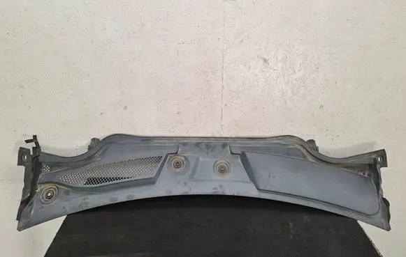 Mercedes-Benz CLA C117 X117 W117 Wiper trim A1768300013