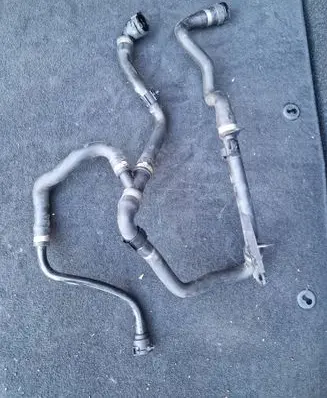 Engine coolant pipe/hose