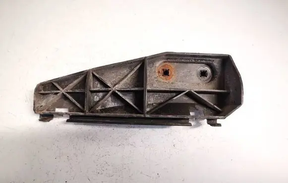 Rear bumper mounting bracket