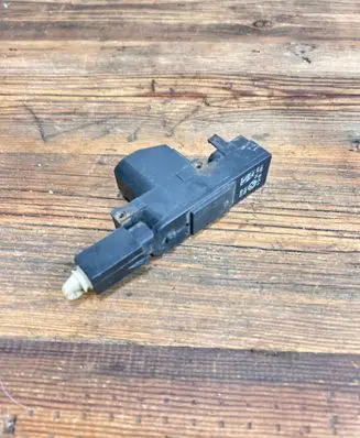 BMW 7 E32 Fuel tank cap lock 1378396