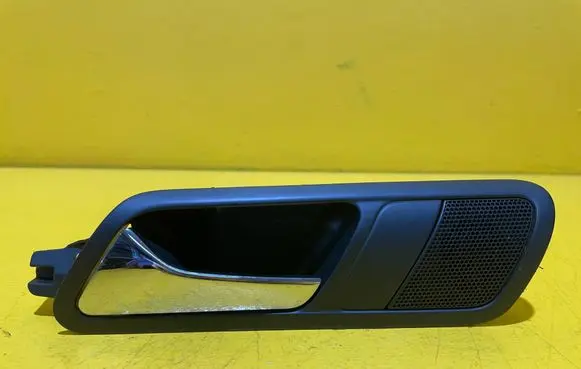 Volkswagen PASSAT B6 Rear door interior handle 3C4839113