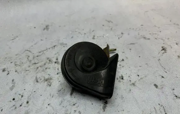 BMW 3 E46 Horn signal 8379713