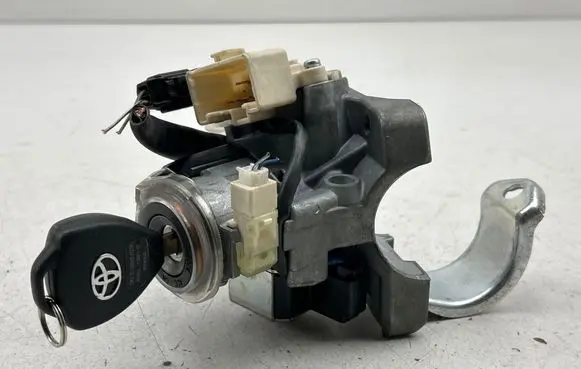 Toyota Avensis T270 Ignition lock 450200203