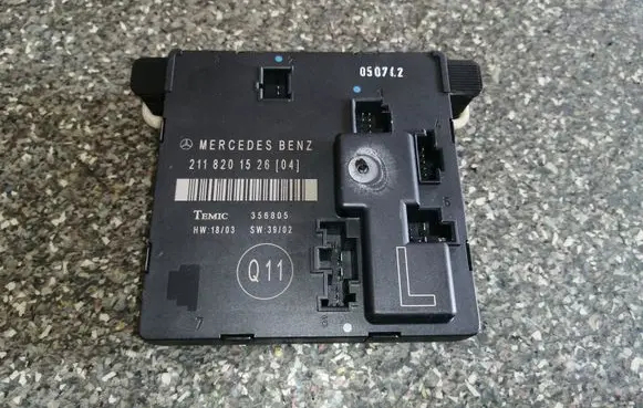 Mercedes-Benz E W211 Door control unit/module 2118201526