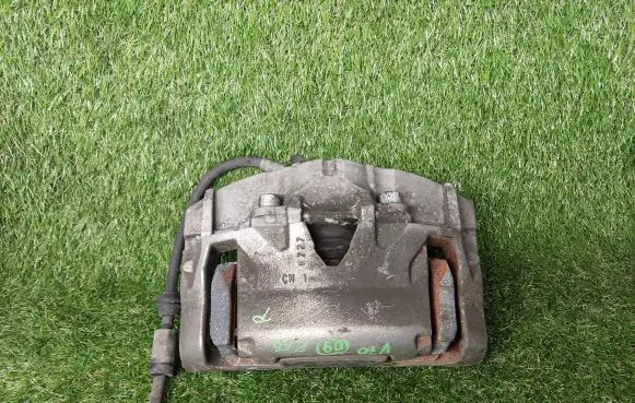 Volvo V70 Front brake caliper 6020